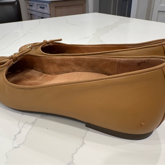 Vionic Camel Leather Loafers with Bow - Picture 4 of 4